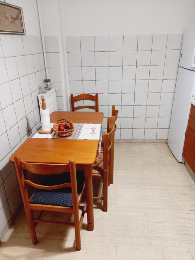 Στην Αυλή Της Ράχης Apartment Kalamata Ngoại thất bức ảnh