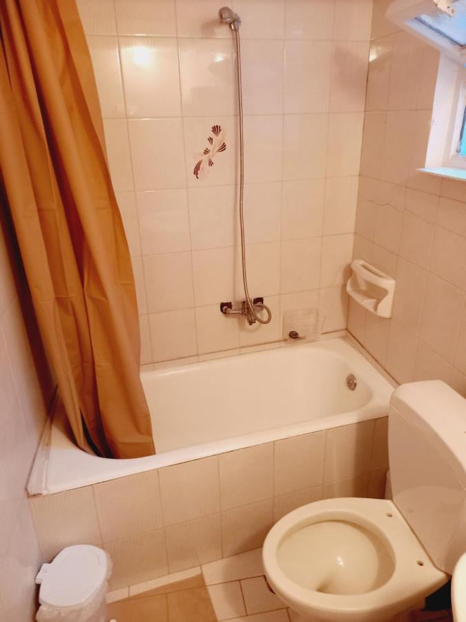 Στην Αυλή Της Ράχης Apartment Kalamata Ngoại thất bức ảnh