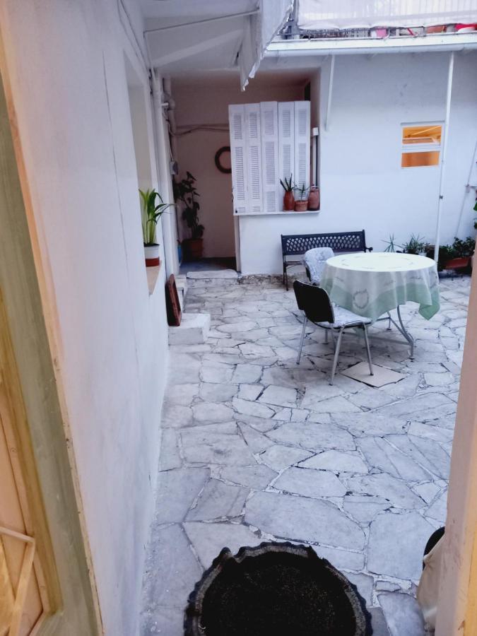 Στην Αυλή Της Ράχης Apartment Kalamata Ngoại thất bức ảnh