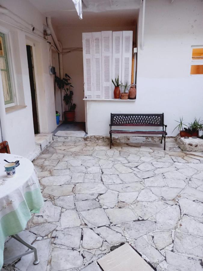 Στην Αυλή Της Ράχης Apartment Kalamata Ngoại thất bức ảnh