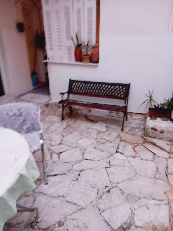 Στην Αυλή Της Ράχης Apartment Kalamata Ngoại thất bức ảnh